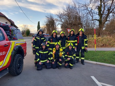 Operativna enota PGD Velika Ilova Gora po vaji, ki jo je organiziralo vodstvo GZ Grosuplje.